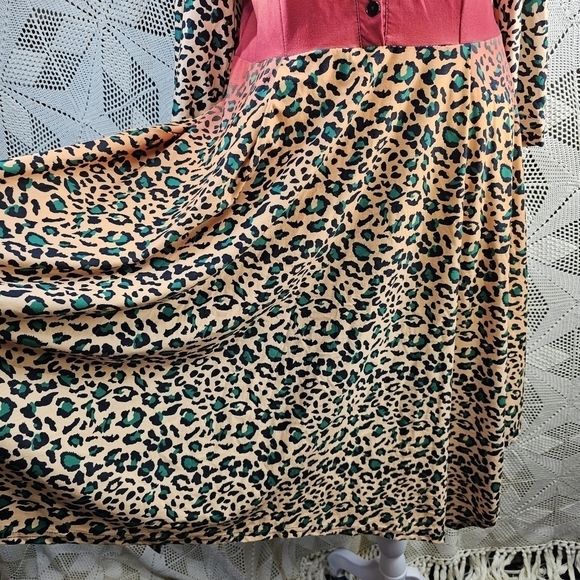 Reborn size Large mid length flowy leapord print, button front dress - Picture 10 of 14